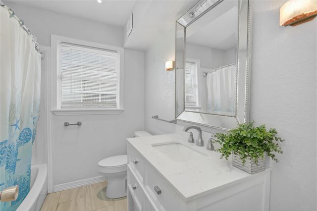 1618 W 10th Street, Freeport, TX 77541