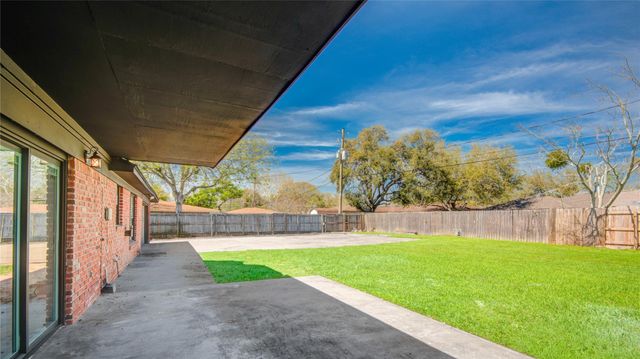 1618 W 10th Street, Freeport, TX 77541