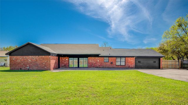 1618 W 10th Street, Freeport, TX 77541