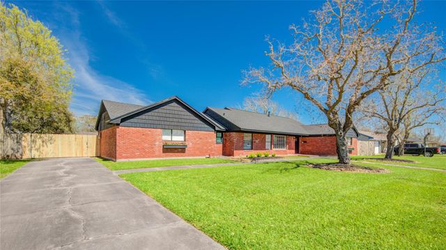 1618 W 10th Street, Freeport, TX 77541
