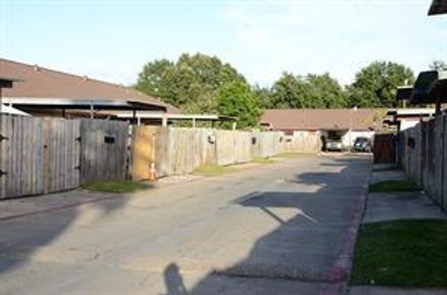 7423 Cook Road, Houston, TX 77072