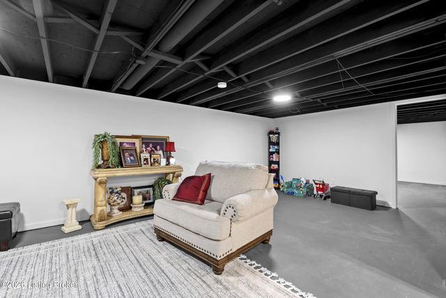 9906 Sunkist Way, Louisville, KY 40272