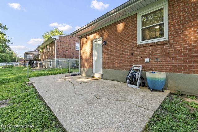 9906 Sunkist Way, Louisville, KY 40272
