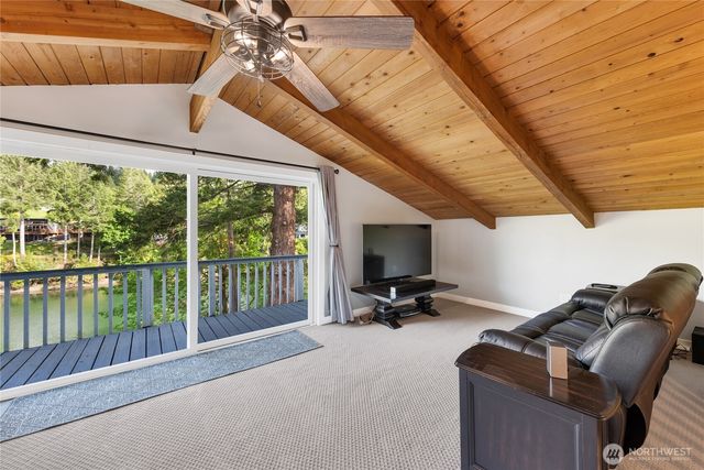 61 E Orchard Beach Drive, Grapeview, WA 98546
