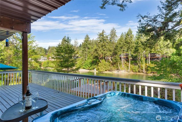 61 E Orchard Beach Drive, Grapeview, WA 98546