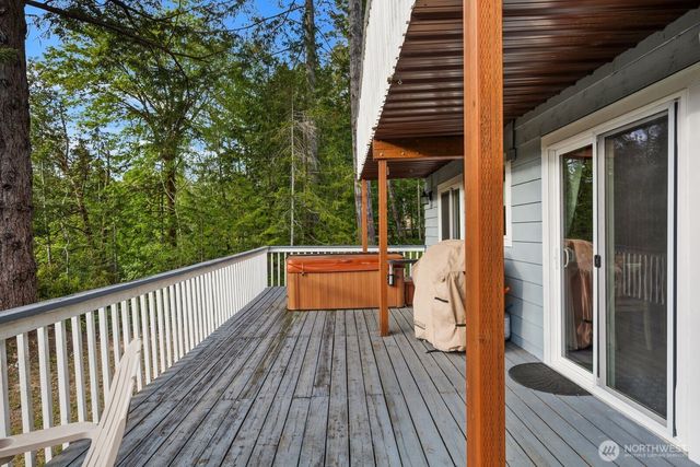 61 E Orchard Beach Drive, Grapeview, WA 98546