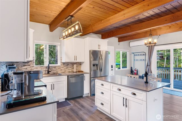 61 E Orchard Beach Drive, Grapeview, WA 98546