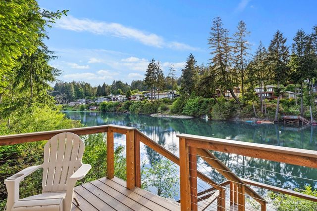 61 E Orchard Beach Drive, Grapeview, WA 98546