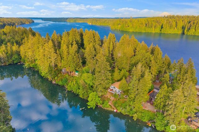 61 E Orchard Beach Drive, Grapeview, WA 98546