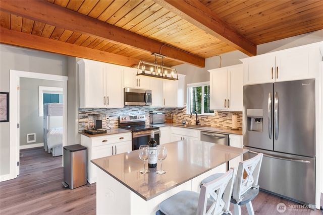 61 E Orchard Beach Drive, Grapeview, WA 98546