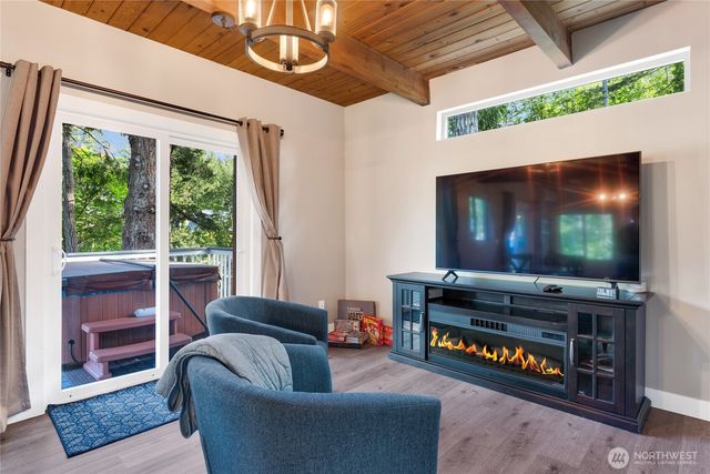 61 E Orchard Beach Drive, Grapeview, WA 98546