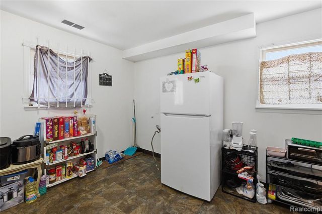 6075 Ashton Avenue, Detroit, MI 48228