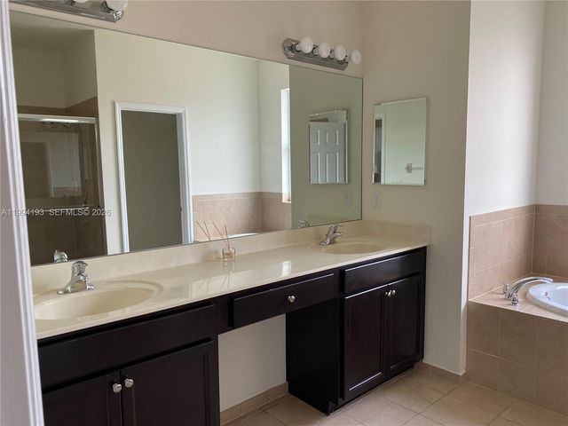 17001 SW 90th Ter 1, Miami, FL 33196