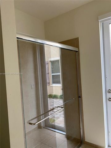 17001 SW 90th Ter 1, Miami, FL 33196