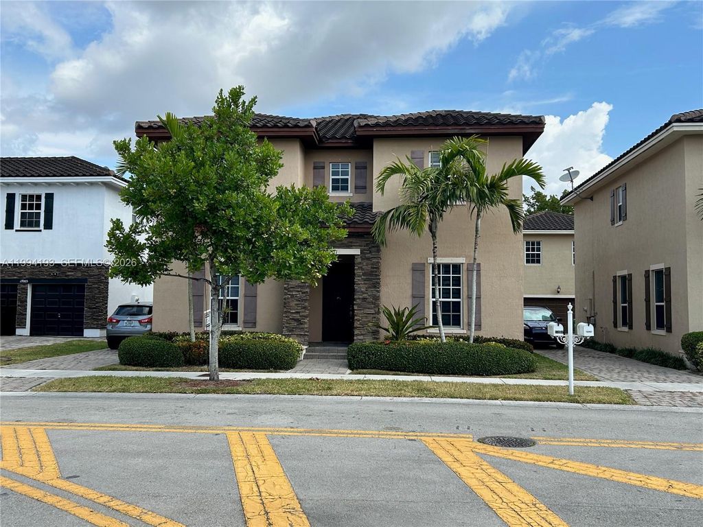 17001 SW 90th Ter 1, Miami, FL 33196