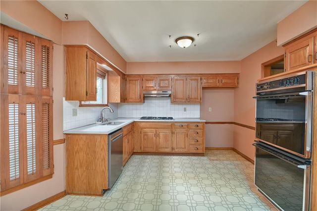 9174 W 102nd Terrace, Overland Park, KS 66212
