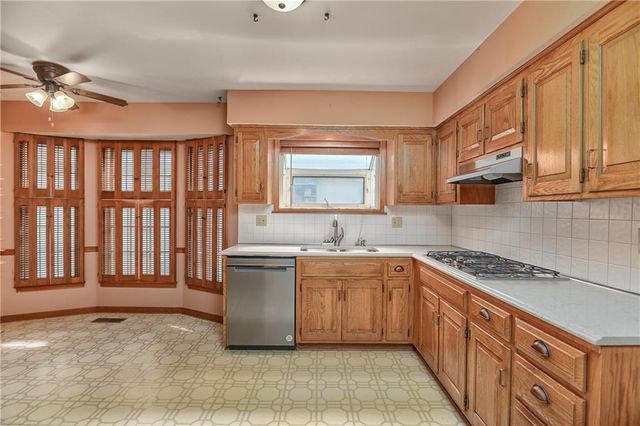 9174 W 102nd Terrace, Overland Park, KS 66212