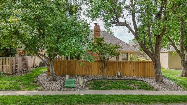 9174 W 102nd Terrace, Overland Park, KS 66212