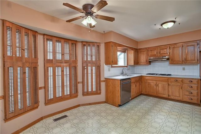 9174 W 102nd Terrace, Overland Park, KS 66212