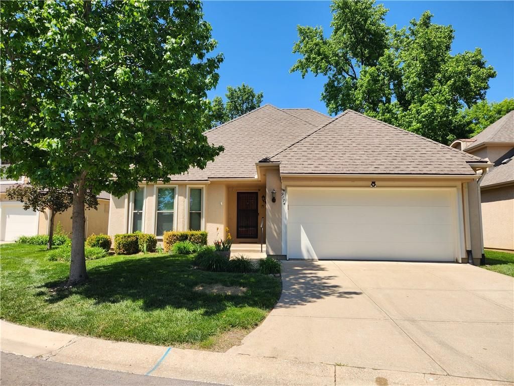 9174 W 102nd Terrace, Overland Park, KS 66212