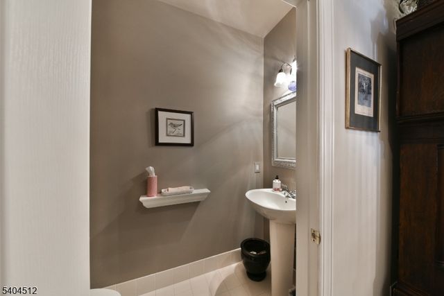 617 Heath Ct, Lambertville City, NJ 08530