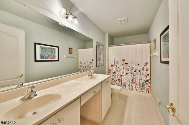 617 Heath Ct, Lambertville City, NJ 08530