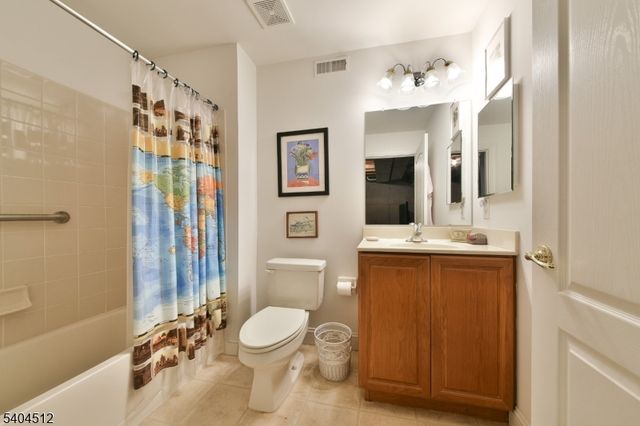 617 Heath Ct, Lambertville City, NJ 08530