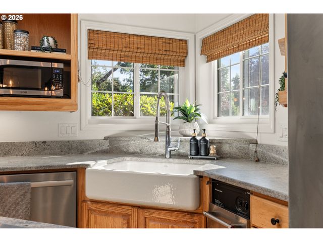 39141 Easton Ln, Springfield, OR 97477