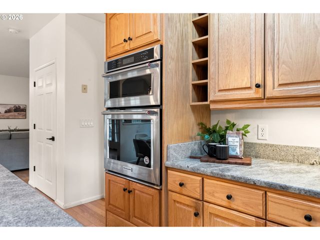 39141 Easton Ln, Springfield, OR 97477