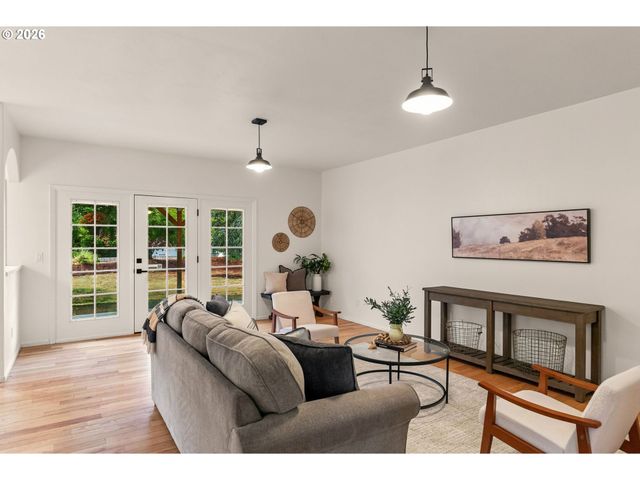 39141 Easton Ln, Springfield, OR 97477