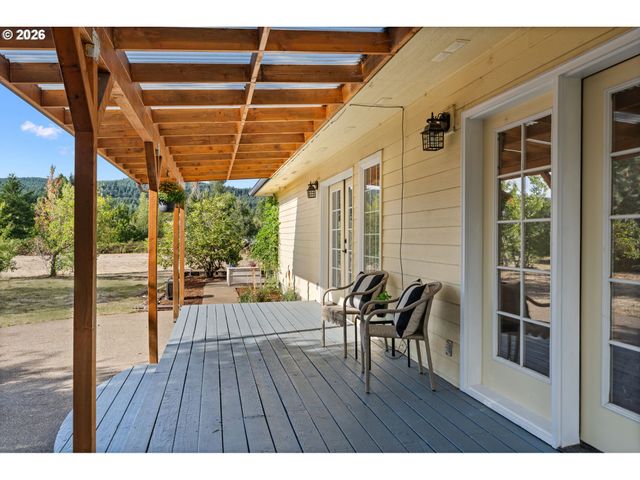 39141 Easton Ln, Springfield, OR 97477