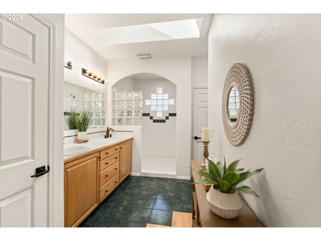 39141 Easton Ln, Springfield, OR 97477