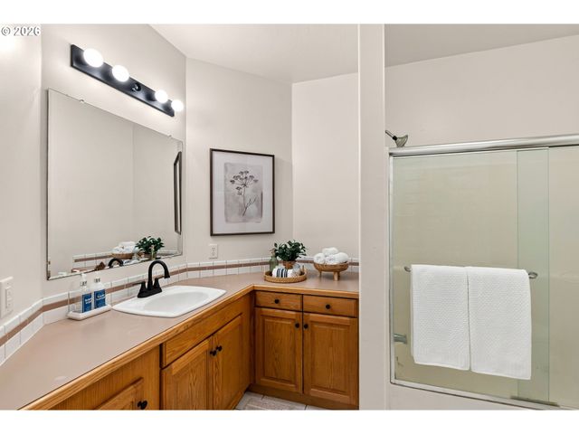 39141 Easton Ln, Springfield, OR 97477