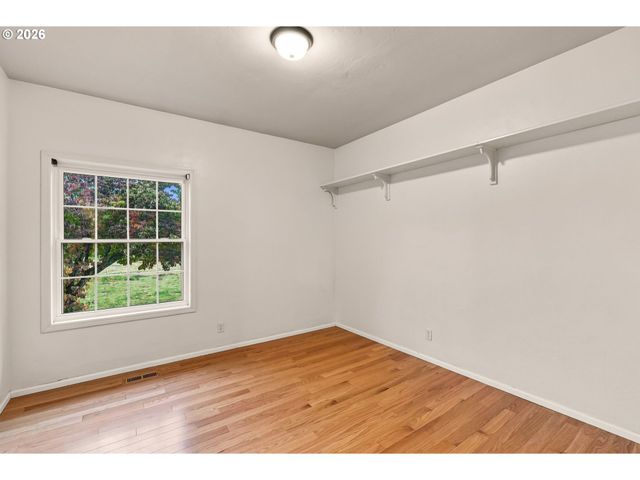 39141 Easton Ln, Springfield, OR 97477