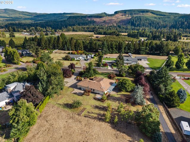 39141 Easton Ln, Springfield, OR 97477