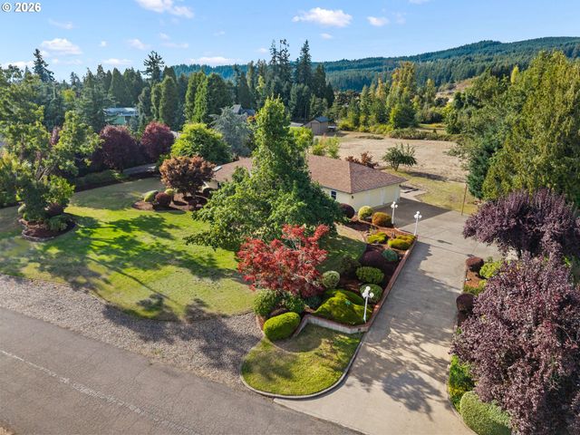 39141 Easton Ln, Springfield, OR 97477