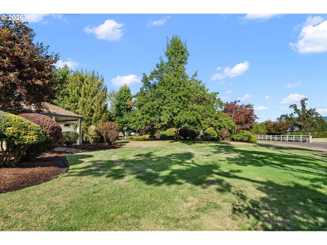 39141 Easton Ln, Springfield, OR 97477