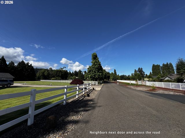 39141 Easton Ln, Springfield, OR 97477