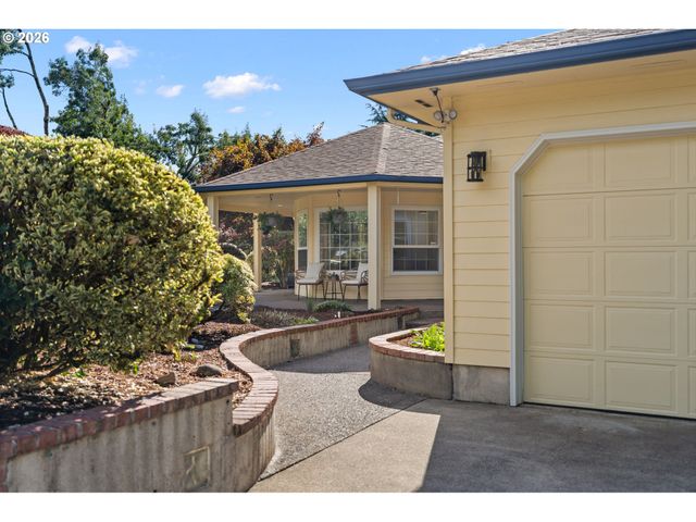 39141 Easton Ln, Springfield, OR 97477