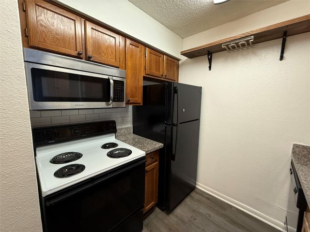 2120 El Paseo Street 2406, Houston, TX 77054