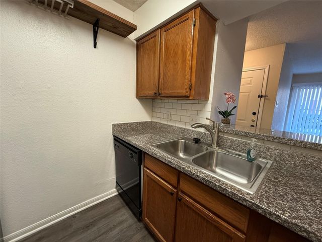 2120 El Paseo Street 2406, Houston, TX 77054