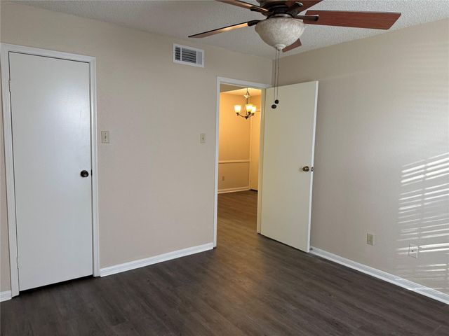 2120 El Paseo Street 2406, Houston, TX 77054