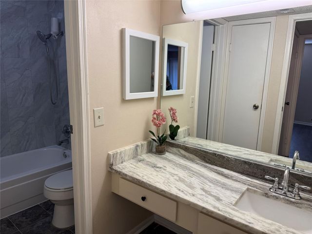 2120 El Paseo Street 2406, Houston, TX 77054