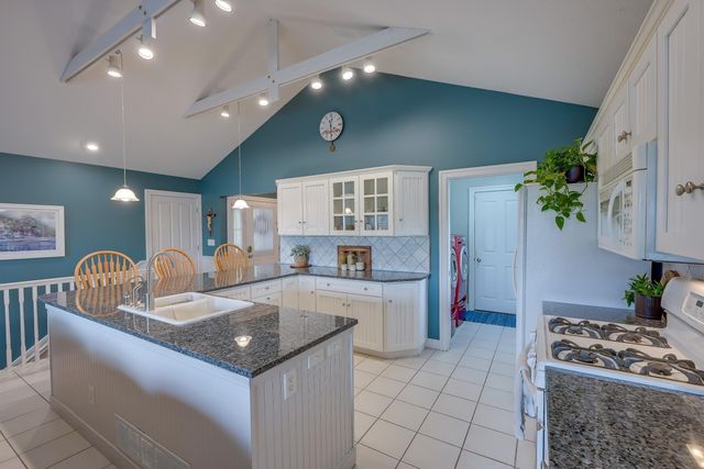 763 Glenview Drive, Howard, OH 43028