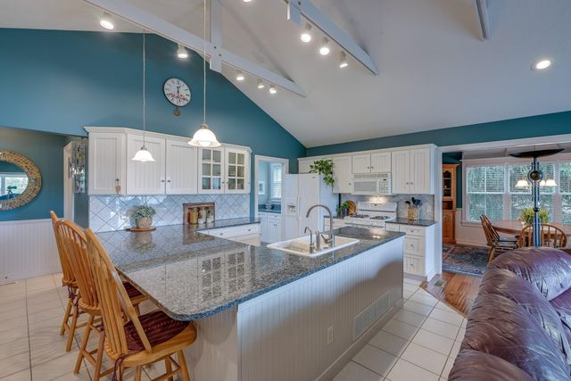 763 Glenview Drive, Howard, OH 43028