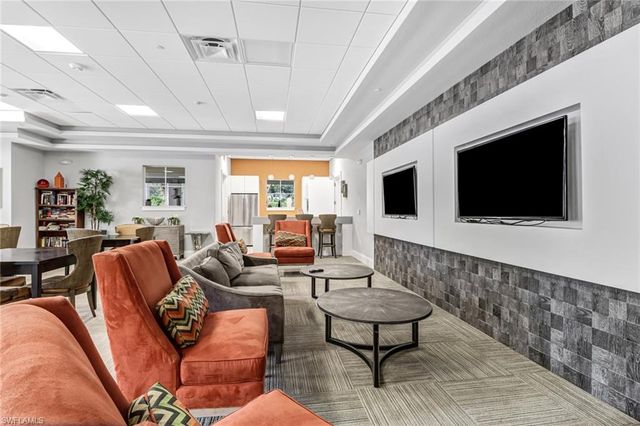 2704 Blossom WAY, Naples, FL 34120