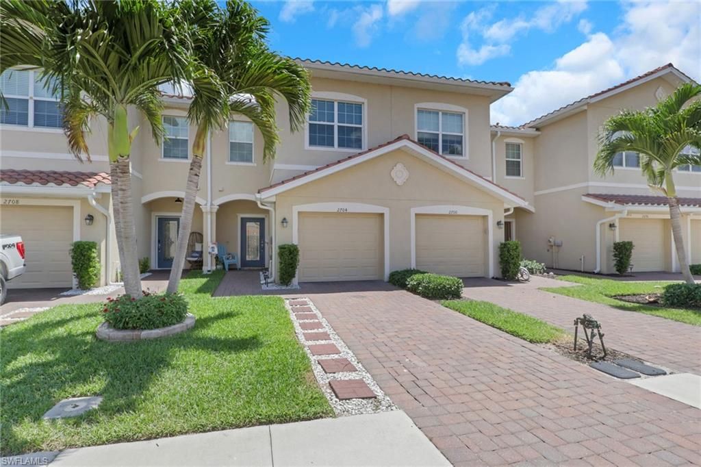 2704 Blossom WAY, Naples, FL 34120