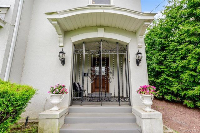 119 Pine Street, Woodmere, NY 11598