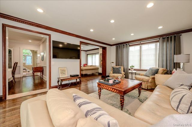 119 Pine Street, Woodmere, NY 11598