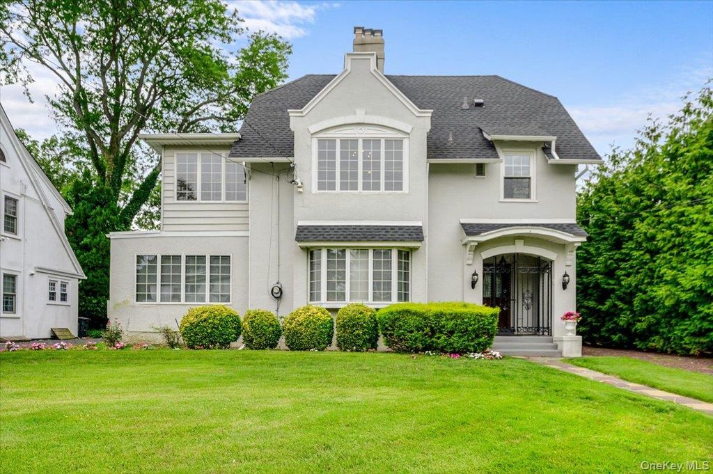 119 Pine Street, Woodmere, NY 11598